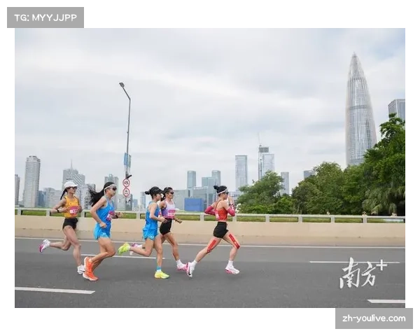 跨境马拉松选手通过深圳湾大桥，体验“无感通关”